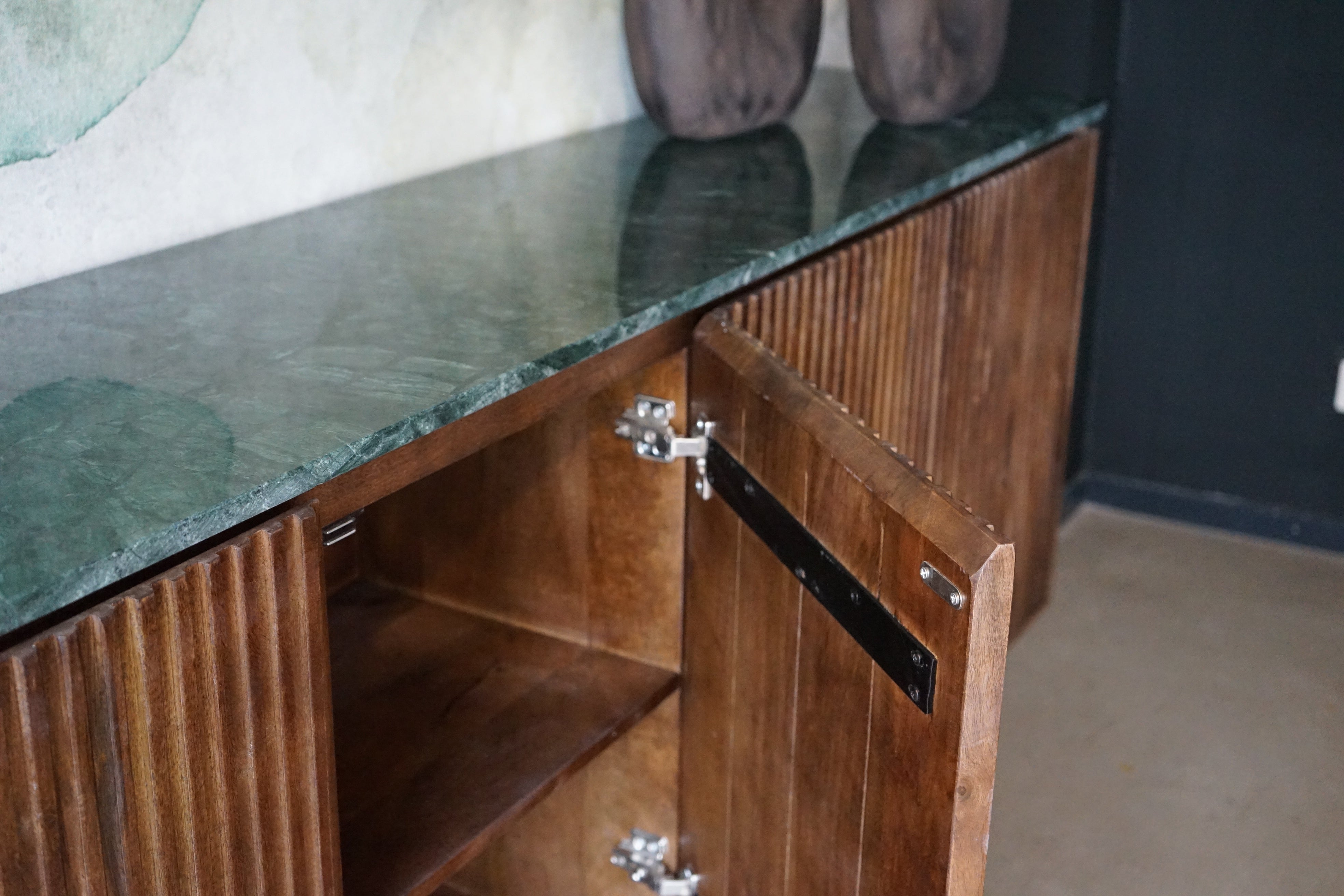 Dressoir walnoot Mahindra met marmer 160cm