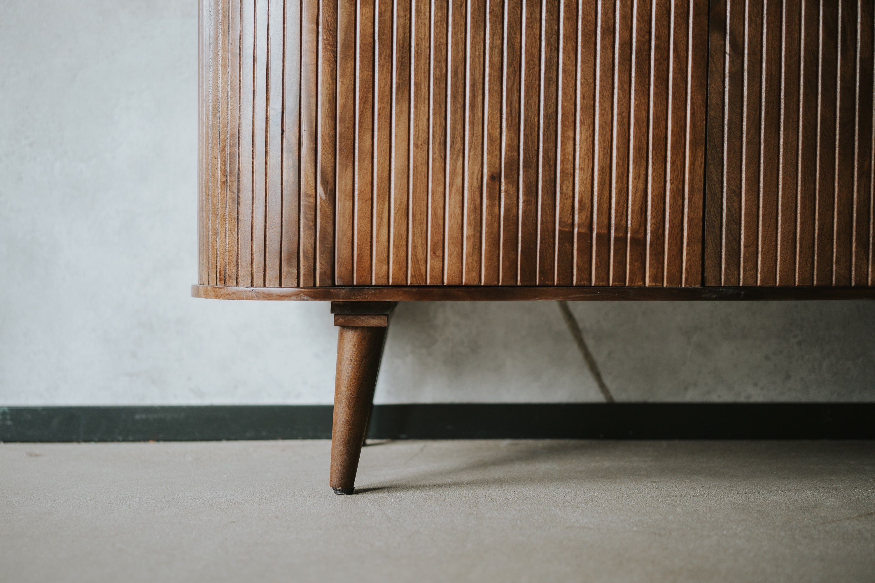 Dressoir vintage stijl walnoot Anjuna met marmer 160 cm
