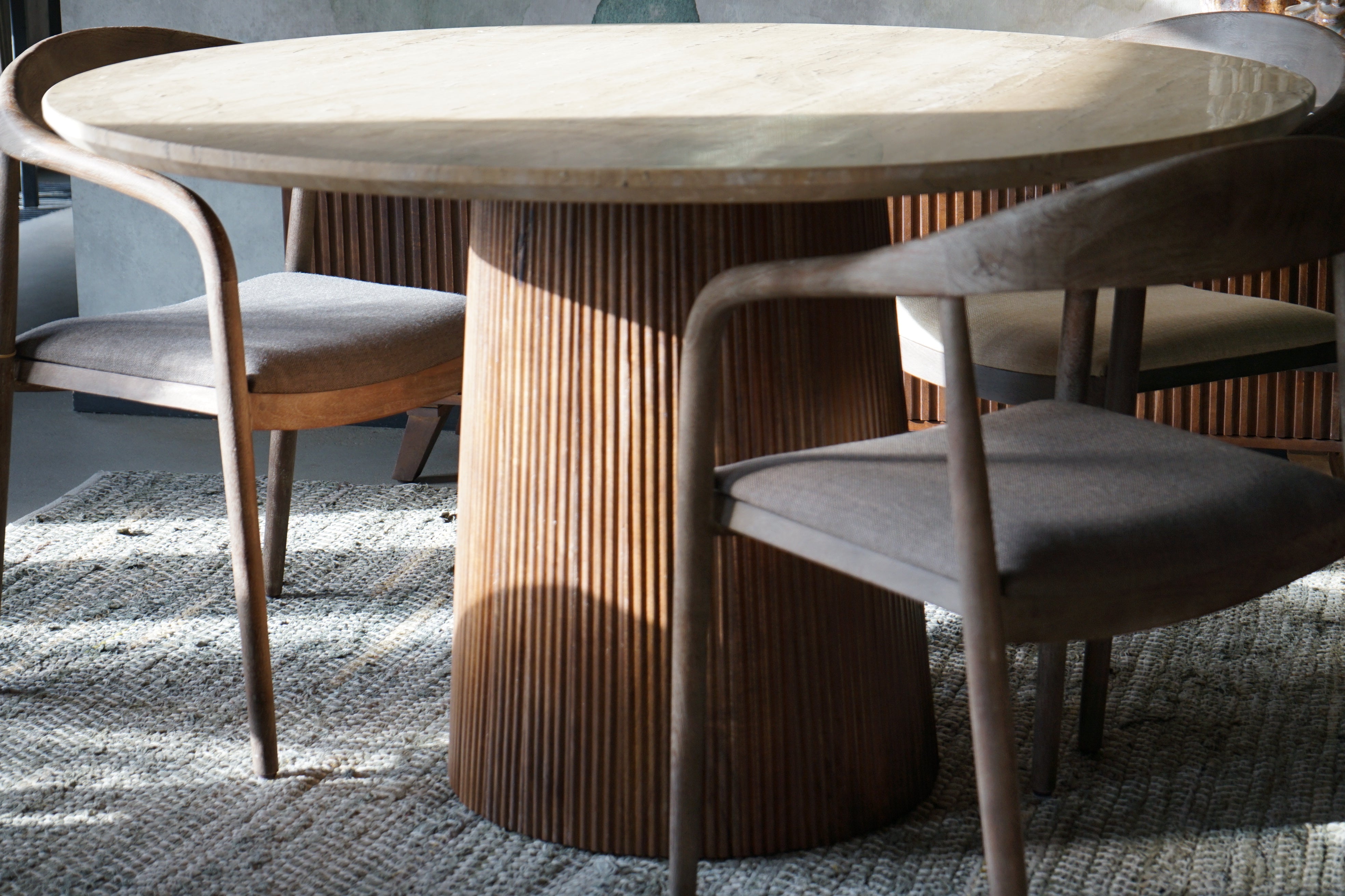 Tafel Agonda travertine blad 129cm